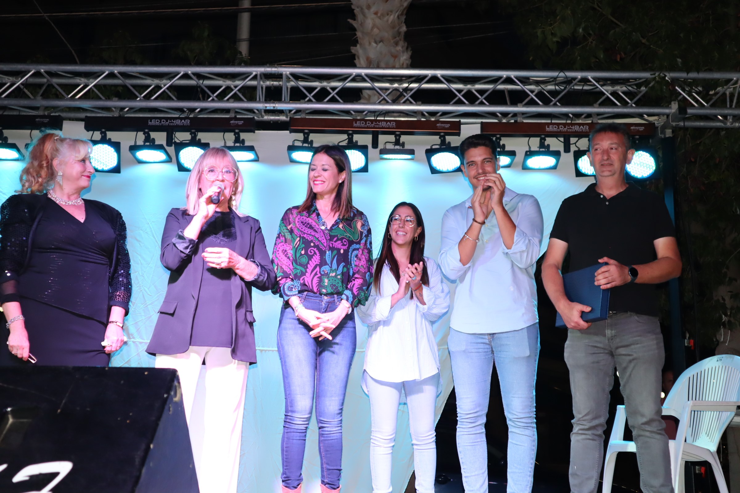 Antonio López García recibe el reconocimiento de Vecino del Año en las fiestas de Las Lomas