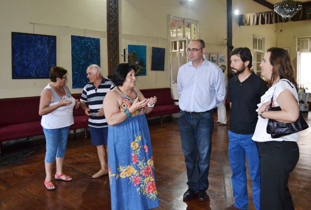 La artista Isabel Miras expone su obra en el Casino de Águilas