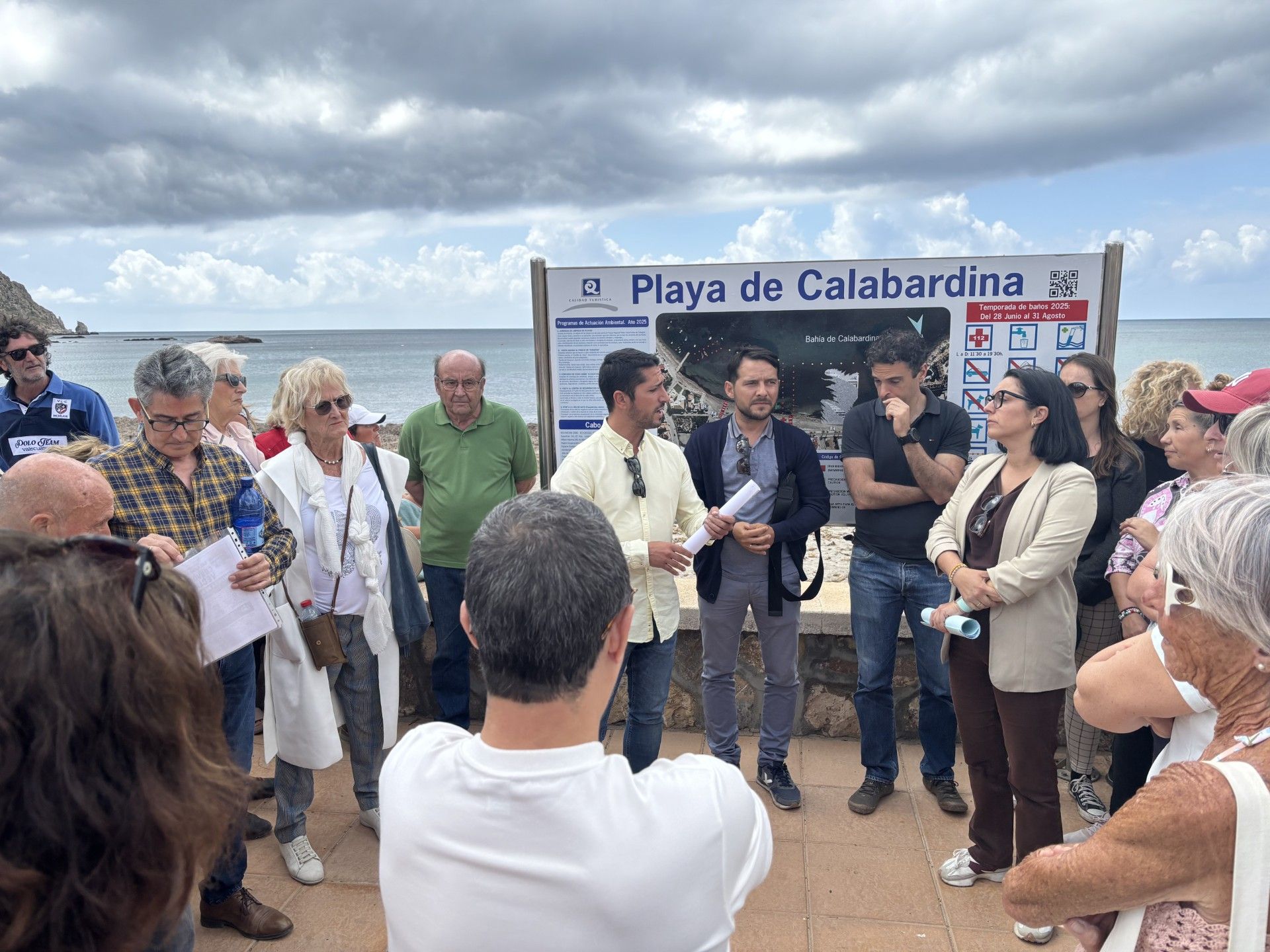 El Ayuntamiento de Águilas comenzará a retirar mañana los restos de posidonia de las playas de Calabardina y La Cola tras recibir hoy la autorización de Medio Natural