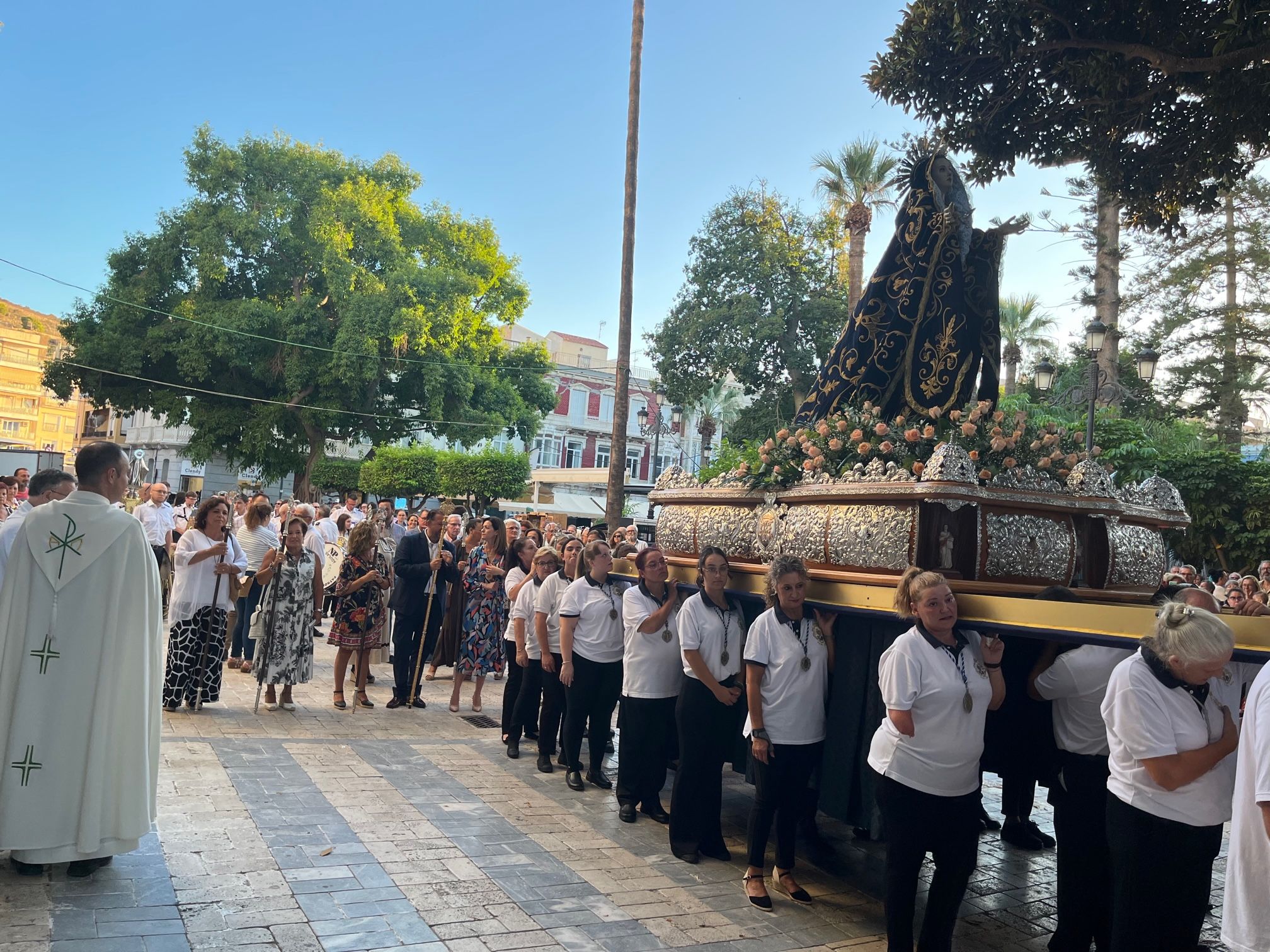 La Patrona de Águilas visita el Barrio de Los Arcos 