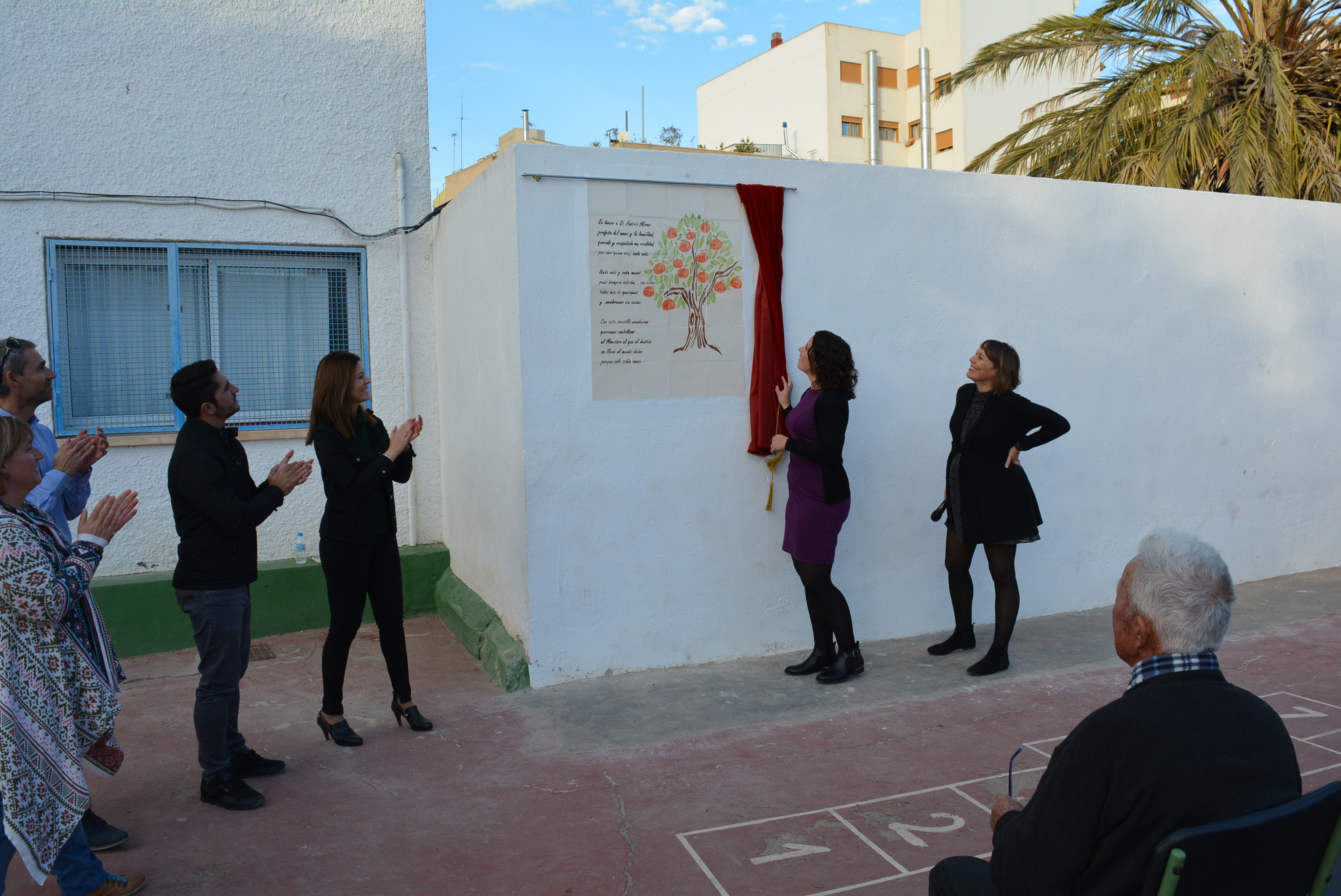 Emotivo homenaje a Andrés Miras por su dedicación y entrega al Colegio Ntra. Sra. de Los Dolores