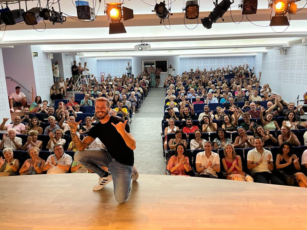 Javier Hernández Espinosa sumerge en el Mediterráneo a los asistentes al ciclo de conferencias “Mirando al Mar”