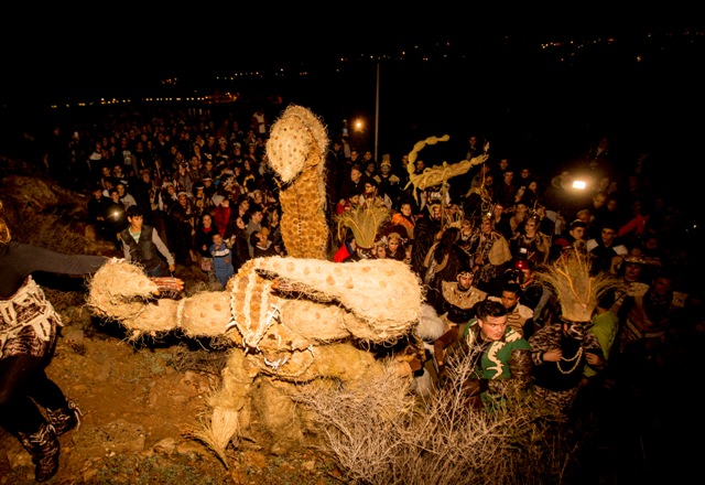 Ginés Parra representó a la Mussona inspirada en un alacrán  