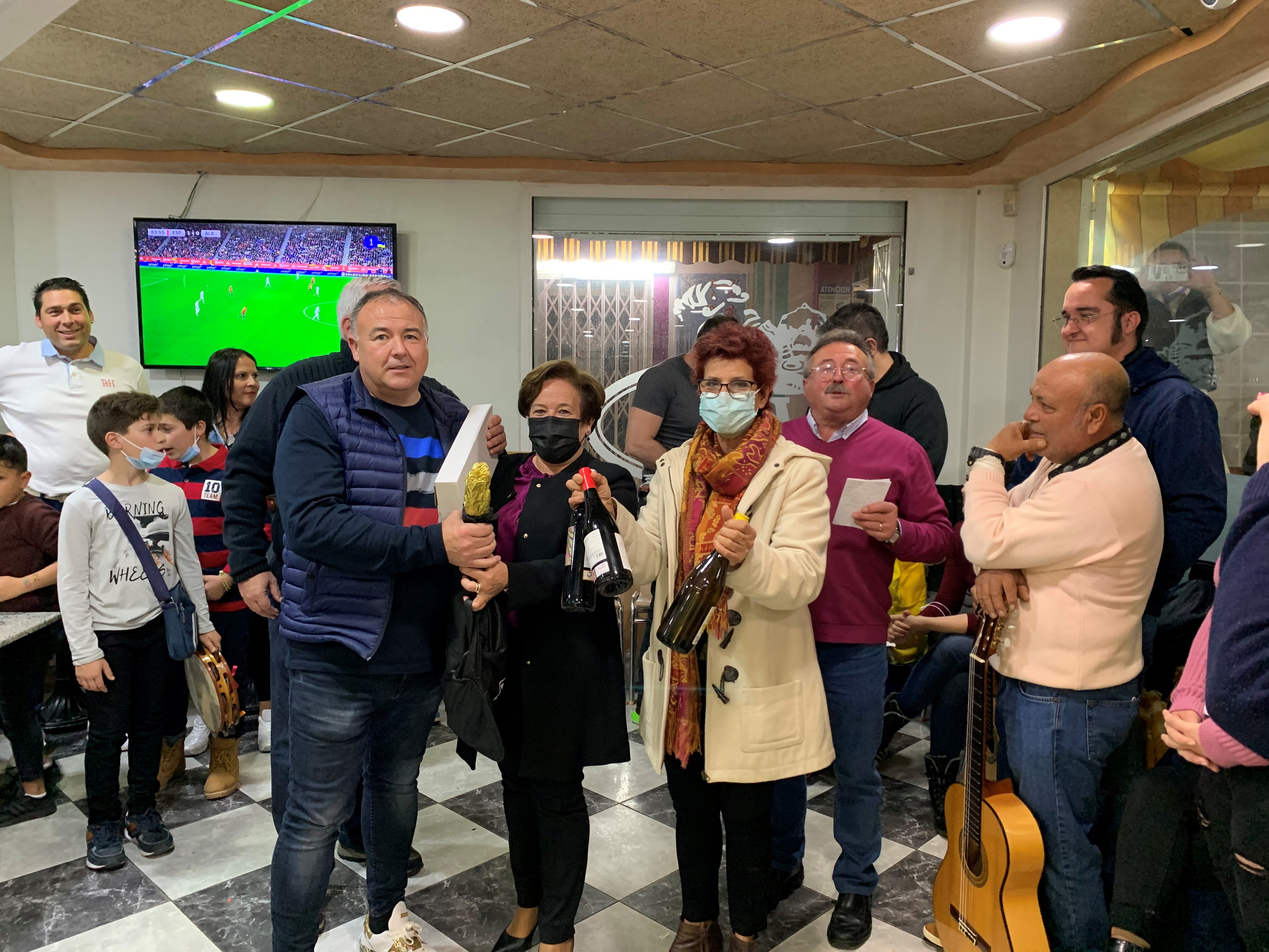 La Asociación vecinal Calabardina Activa entrega los premios del concurso de fachadas