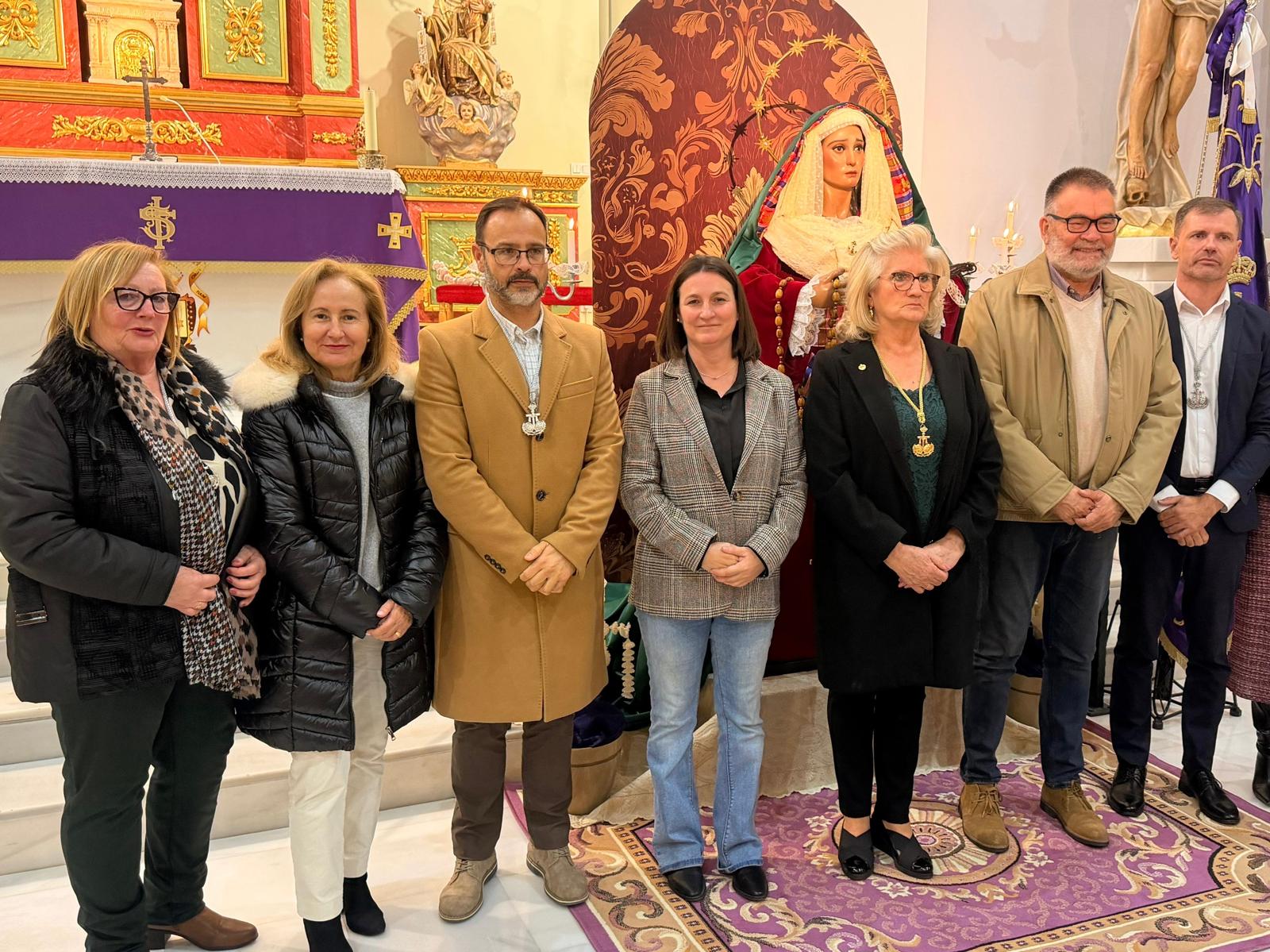 El Paso Morado celebran su tradicional besamanos a la Soledad