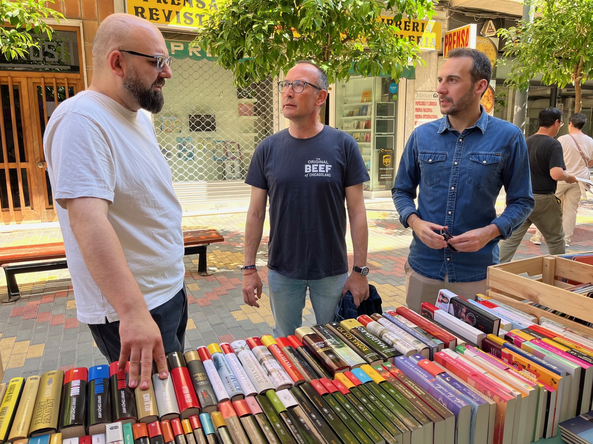 Librerías y autores se dan cita en la Feria del Libro