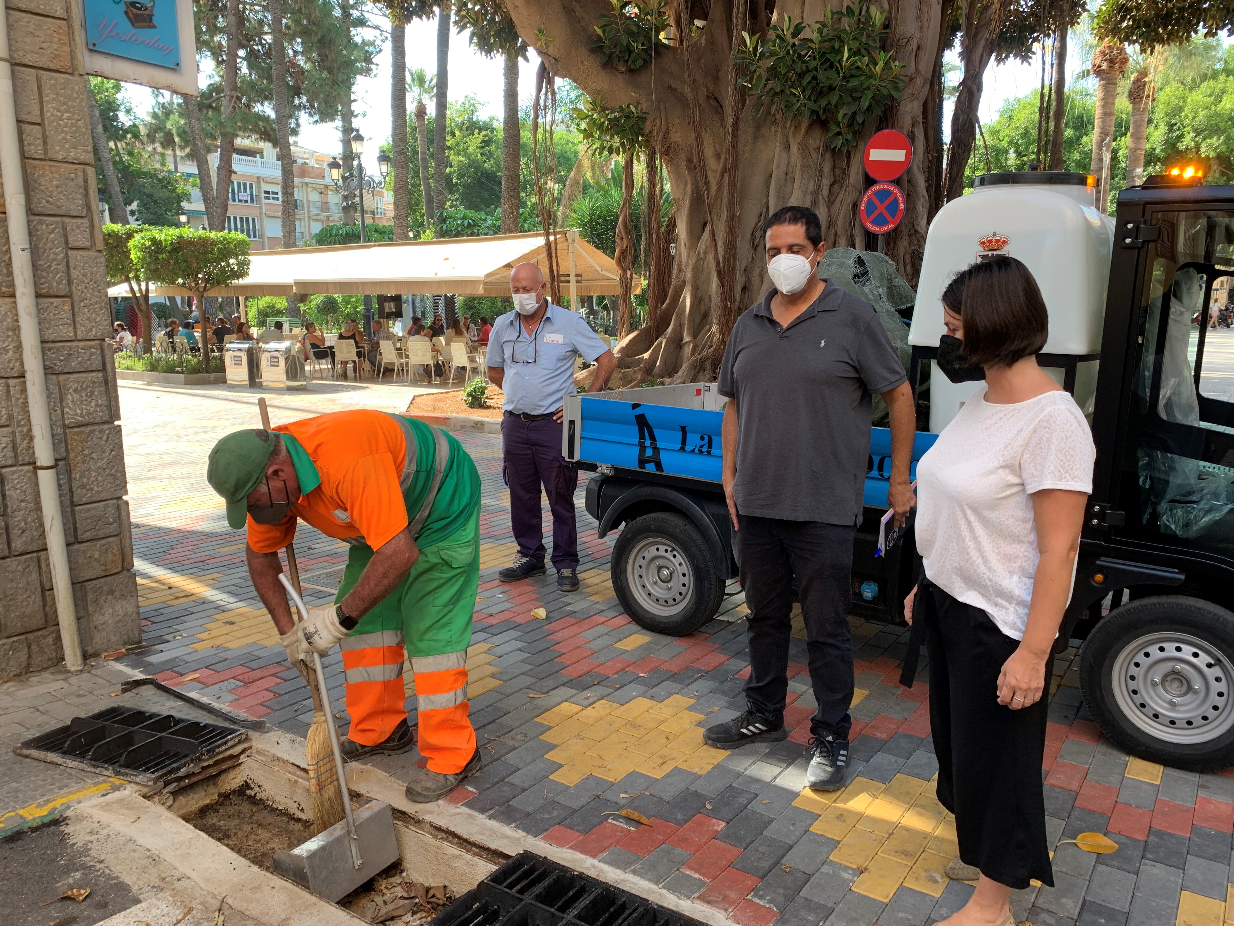 Hoy ha dado comienzo la limpieza de todos los cauces urbanos de las ramblas y de los imbornales del municipio