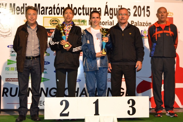 Fernando Villegas y Pilar Duarte podium de la IV Media Maratón Nocturna “Memorial Juan Palazón” de Águilas 