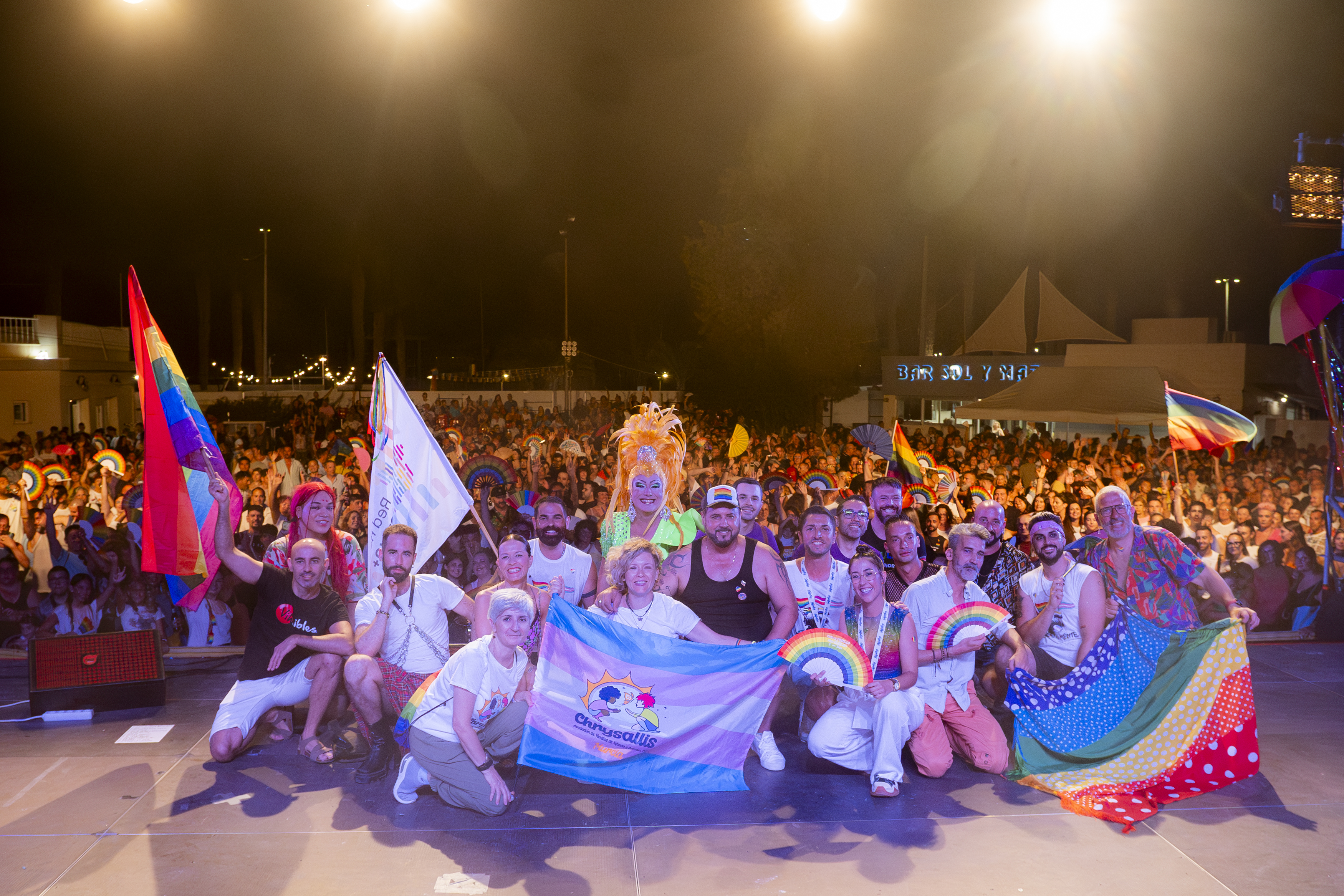 Miles de personas se suman a la fiesta de la diversidad en el IV Pride LGTBIQ+