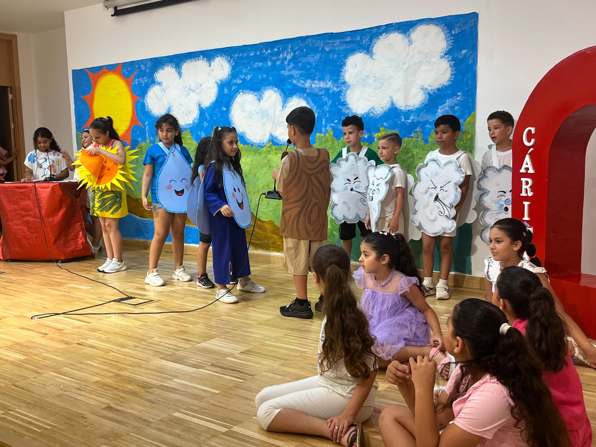 El alumnado del Servicio de Refuerzo Educativo de Cáritas lleva a escena “El árbol que no tenía hojas”