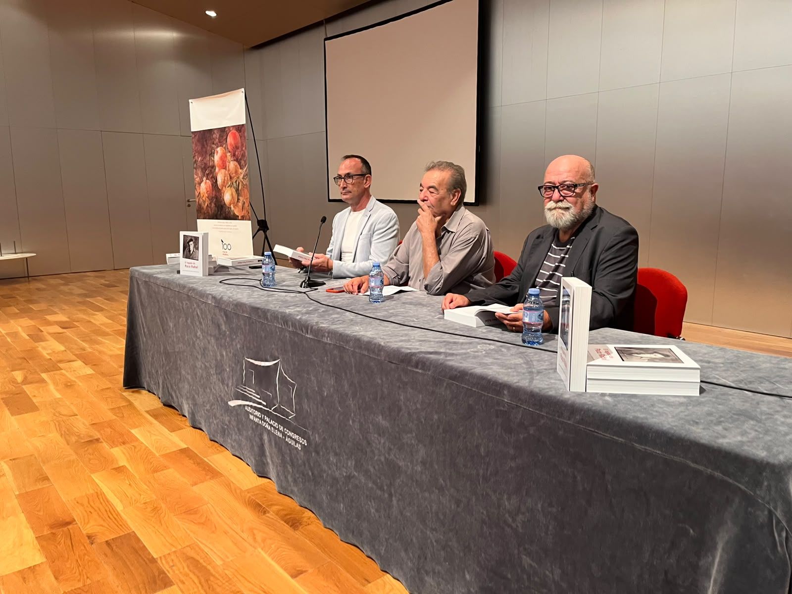 Águilas recuerda el legado cultural de Paco Rabal con la presentación de un libro dedicado al actor