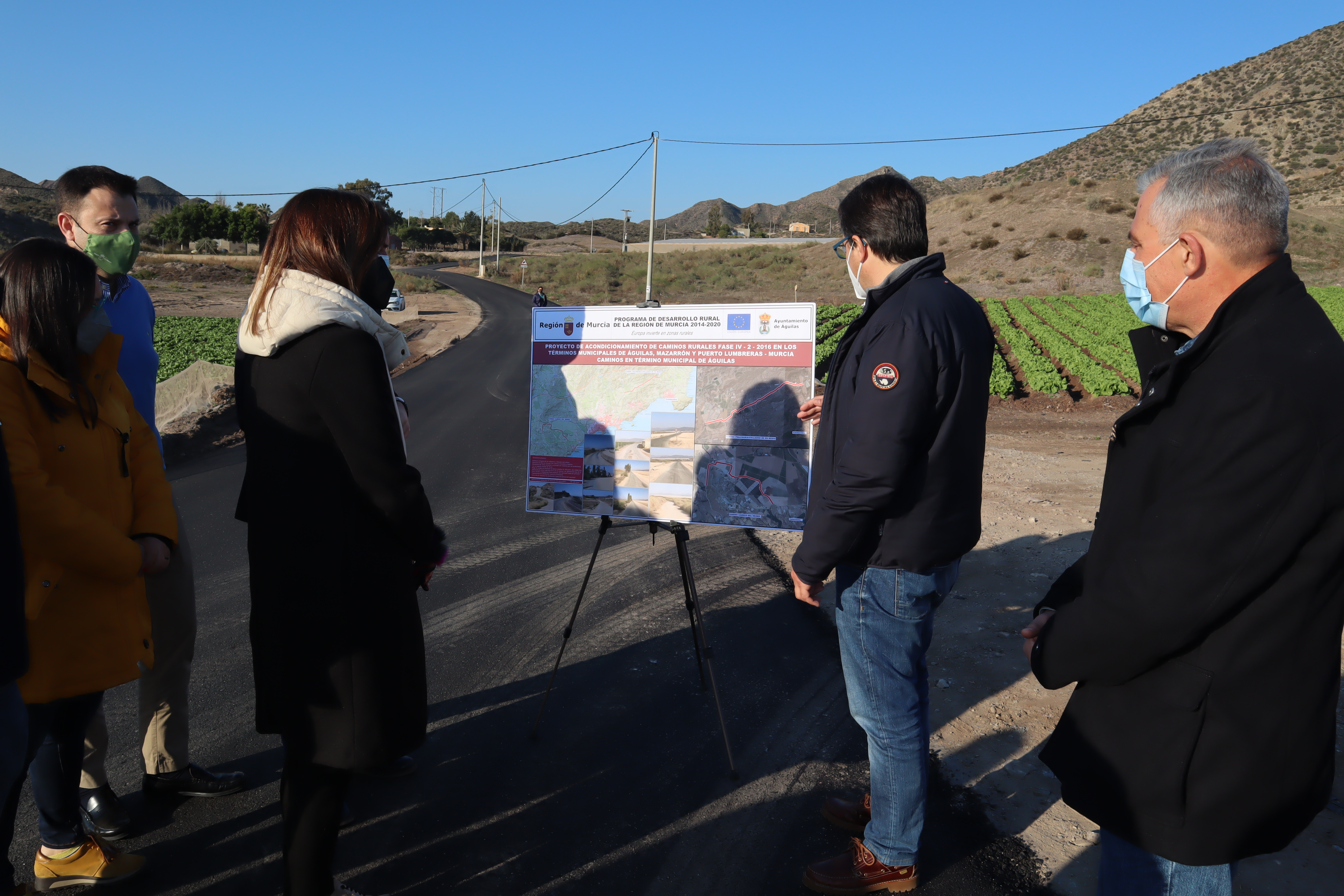 La alcaldesa visita junto al consejero las actuaciones desarrolladas en Los Collados de en Medio y Cabezo Negro 
