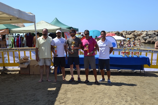 200 nadadores se dan cita en la travesía a nado Playa de Poniente