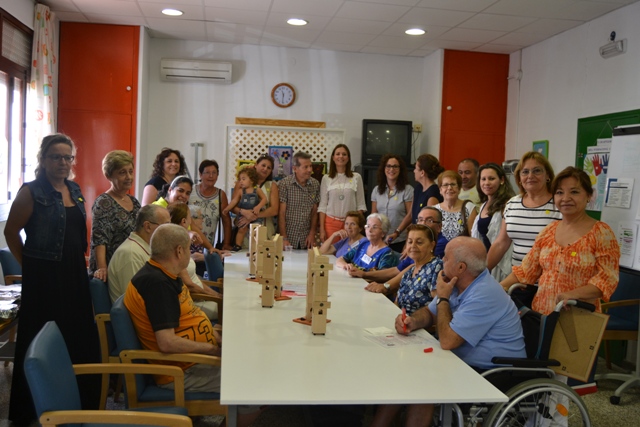 Moreno se compromete a estudiar todas las demandas de la asociación Alzheimer Águilas