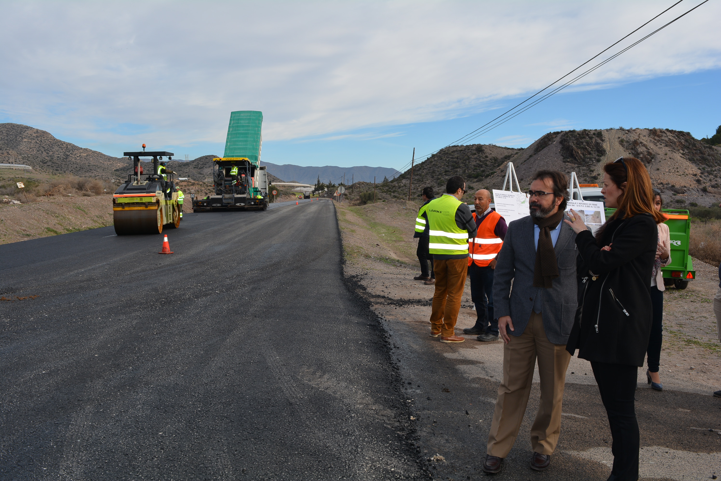 La alcaldesa de Águilas visita junto al consejero de Fomento las carreteras de la localidad en las que se están desarrollando trabajos de mejora