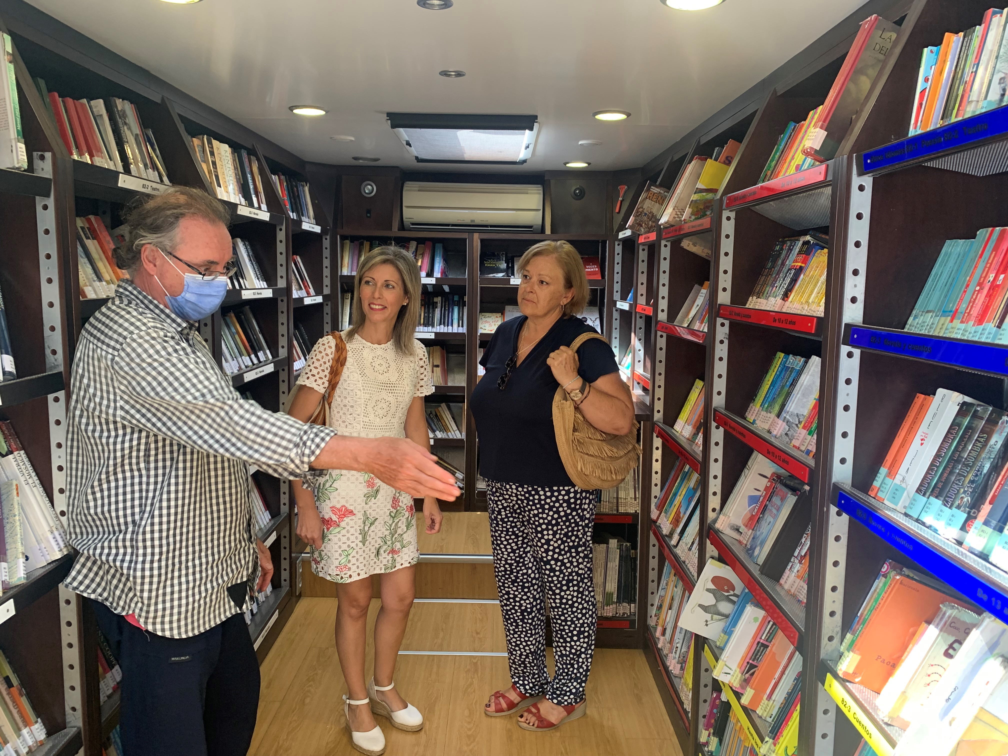 Calabardina recibe, un verano más, al Bibliobús