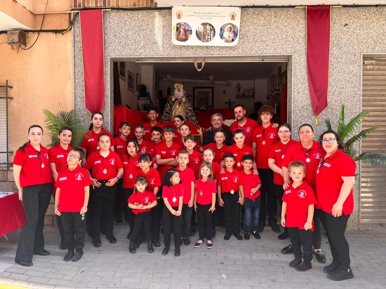 Mayores, familias y trabajadores disfrutan de la tradicional verbena de la Residencia San Francisco