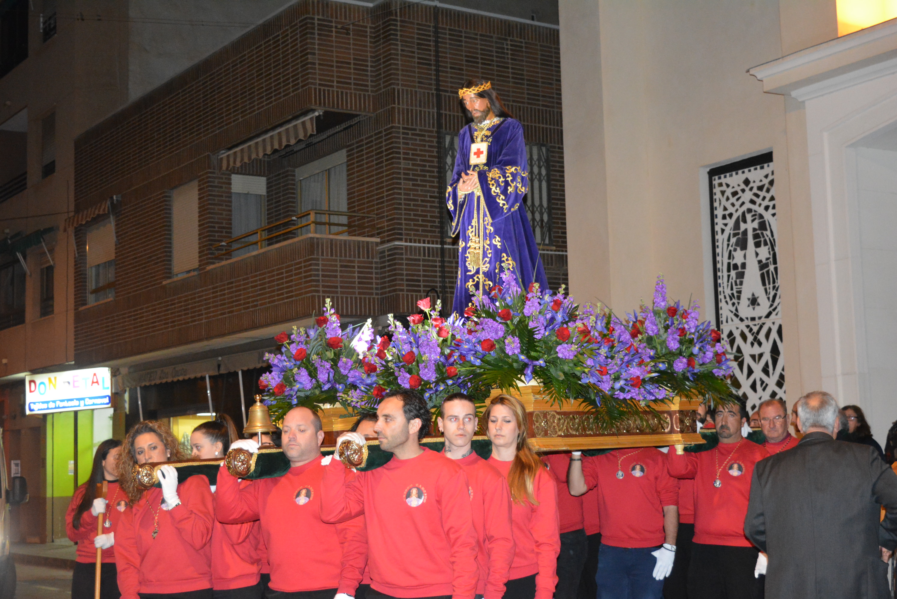 El Cristo Cautivo recorre en Vía Crucis las calles de Águilas