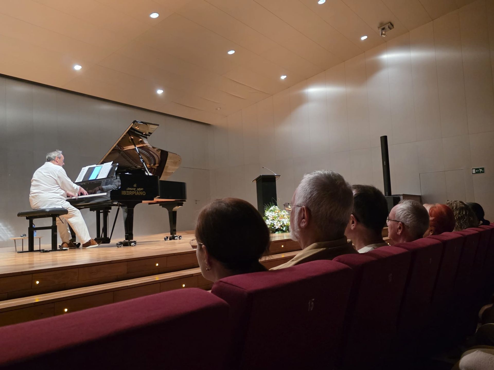 Jorge Gil Zulueta conquista al público de Águilas con un viaje musical entre valses, habaneras y ragtime