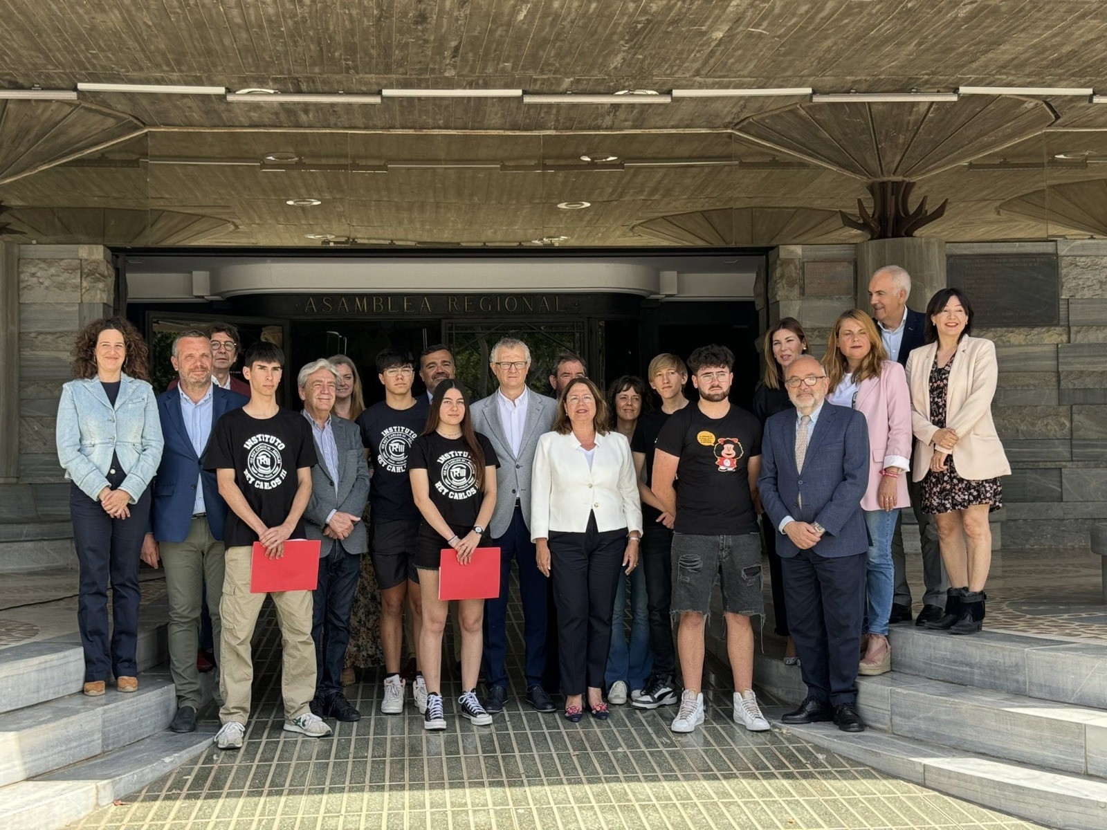 Los alumnos del IES Rey Carlos III leen el Manifiesto de la Alianza del Movimiento sin Tabaco 