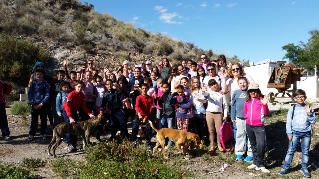 Ecoescuelas visita la protectora de animales Aguiproan