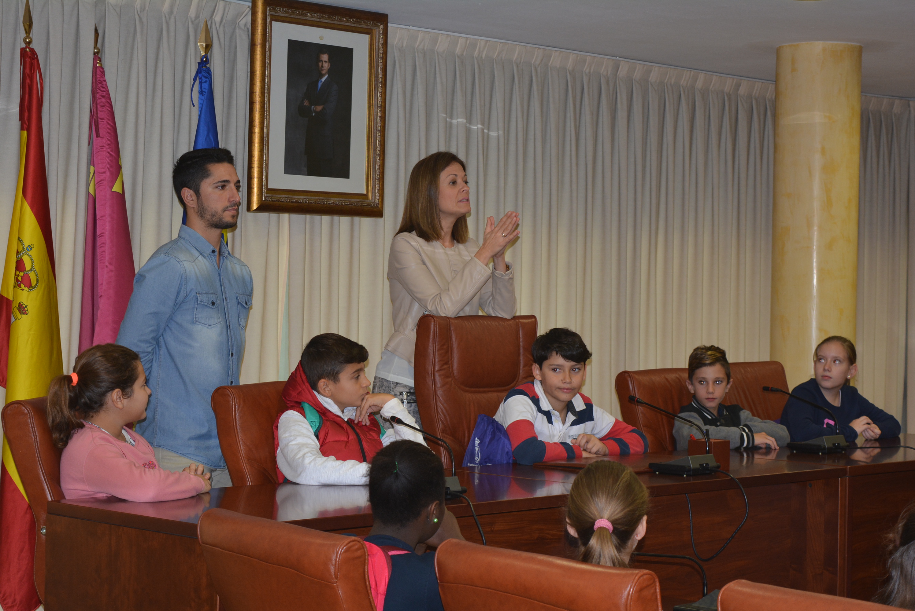 Los alumnos del colegio Ciudad del Mar visitan el Ayuntamiento
