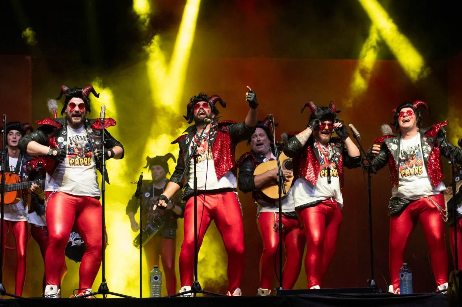 Éxito rotundo de público en ‘Chirigoteando’ con la plaza de Antonio Cortijos llena