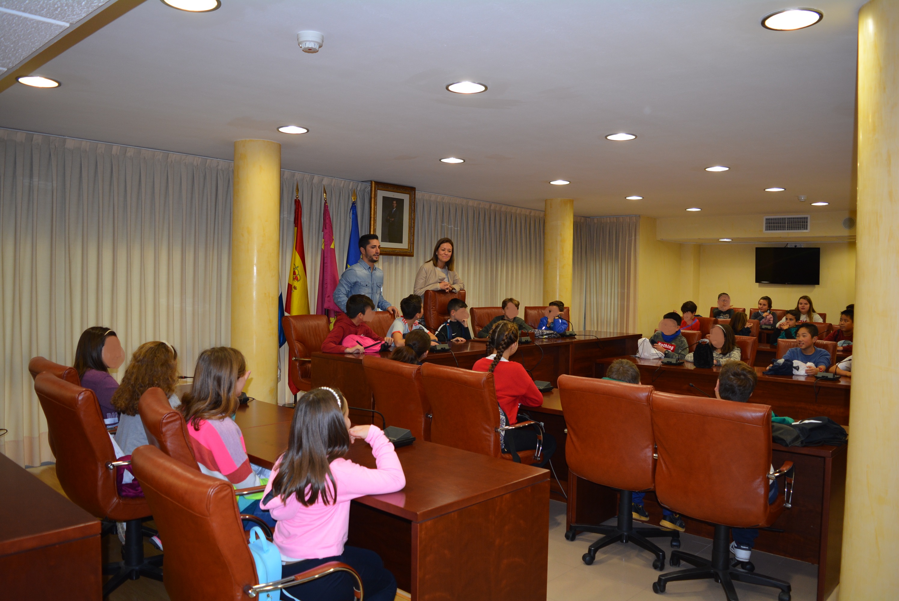 El alumnado de Las Lomas visita el Ayuntamiento con motivo del Día de la Constitución