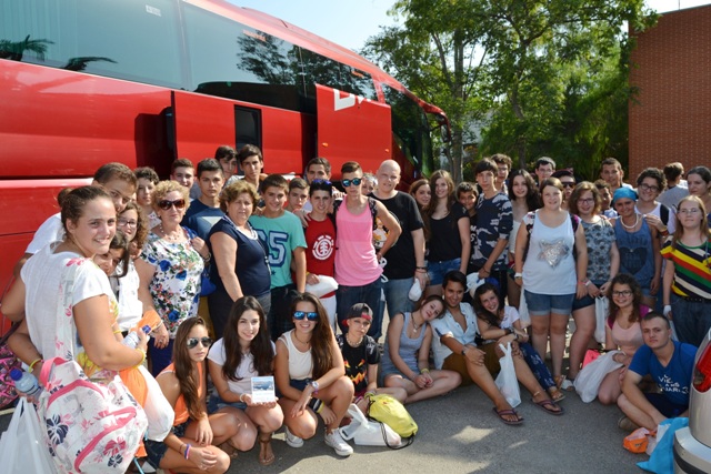 Medio centenar de niños con cáncer se reúnen en Águilas para intercambiar experiencias 