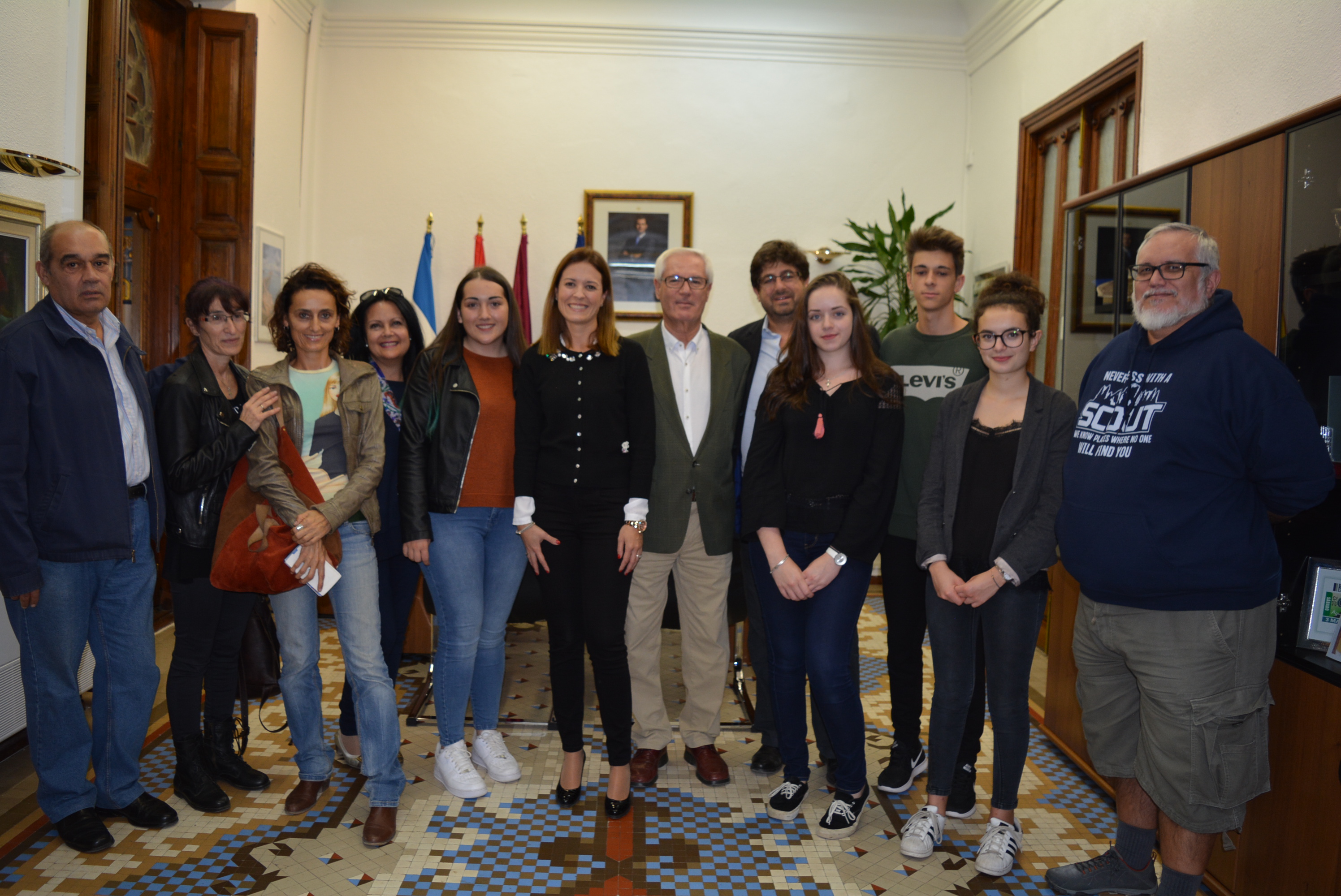 La alcaldesa recibe a los alumnos que han participado en el Programa Picasso 