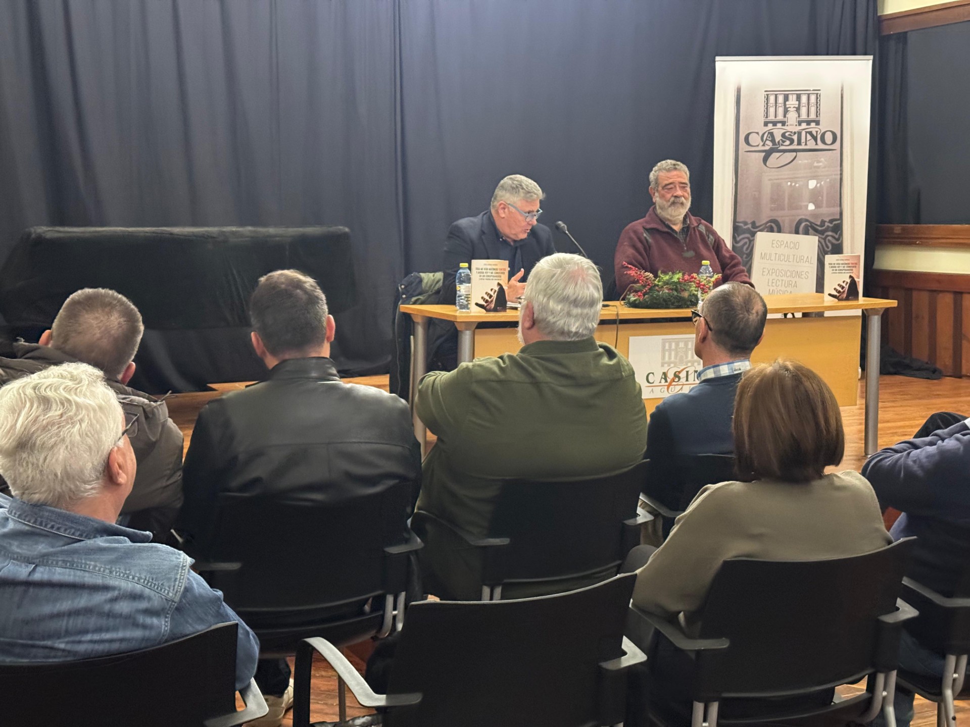 Jesús Cánovas presenta en Águilas “Toda mi vida matando tontos y ahora voy y me convierto en un conspiranoico y otros relatos del encierro”