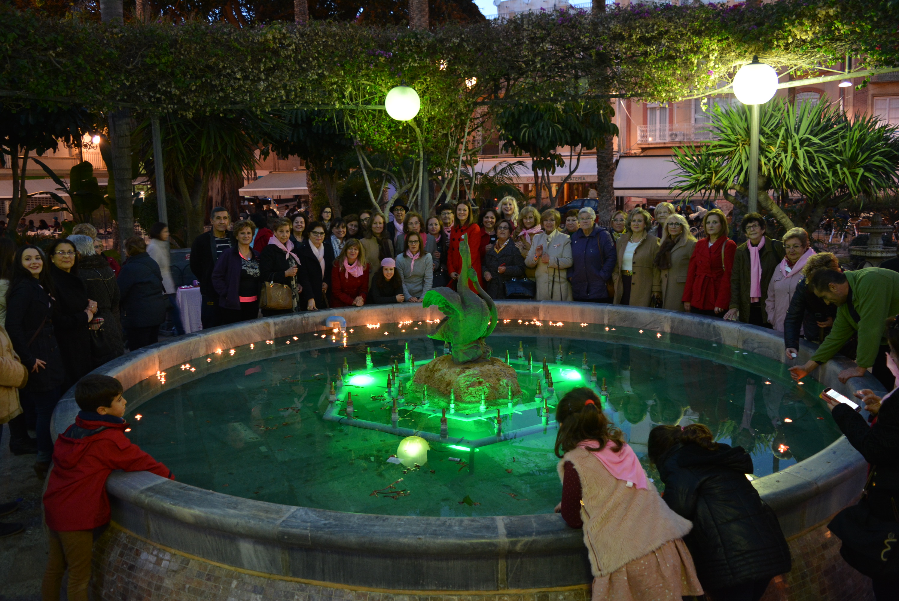 La AECC recuerda a los enfermos de cáncer con su simbólica “Luz de vida”