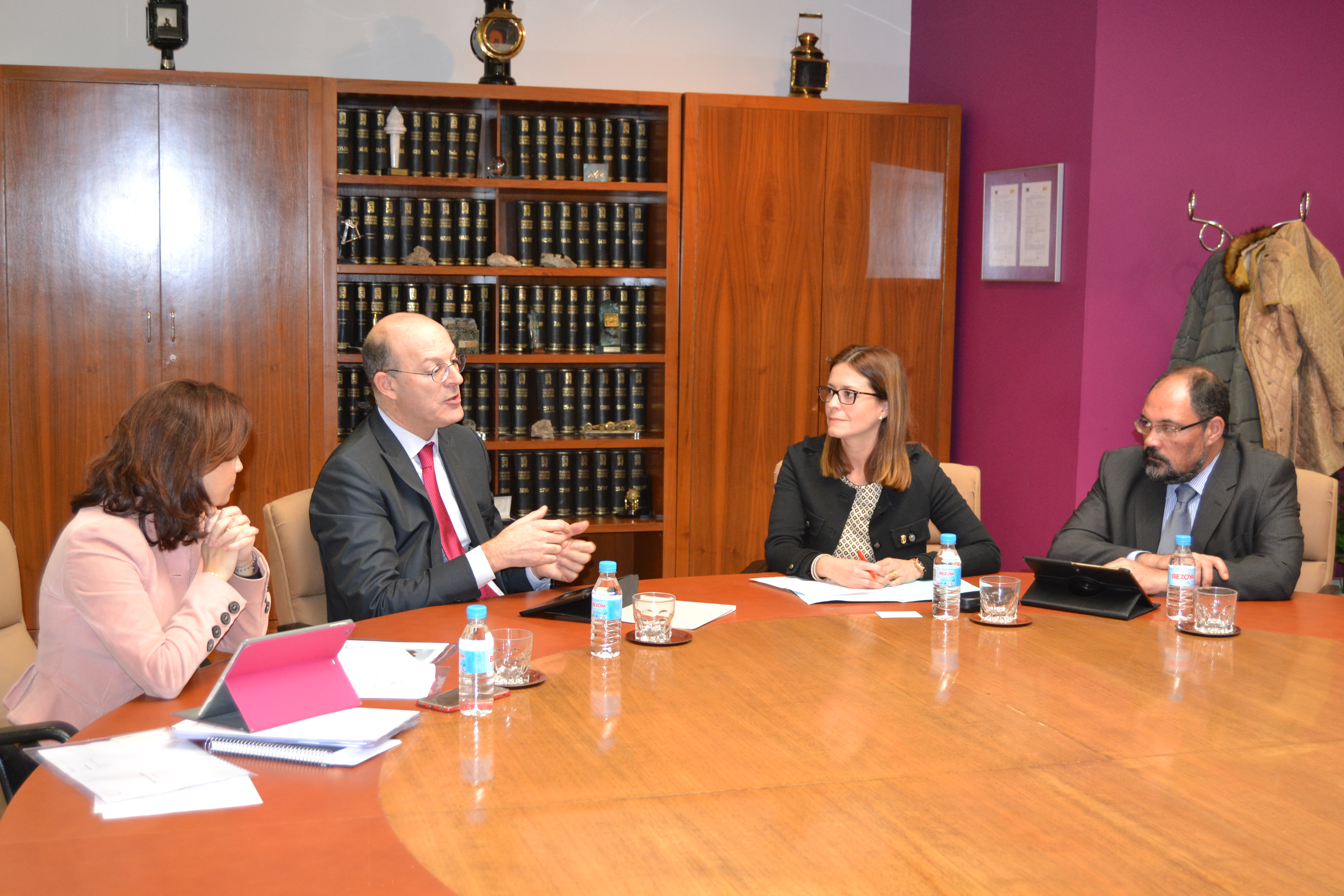 La alcaldesa de Águilas traslada al presidente de Renfe su preocupación por el futuro de los talleres de la localidad