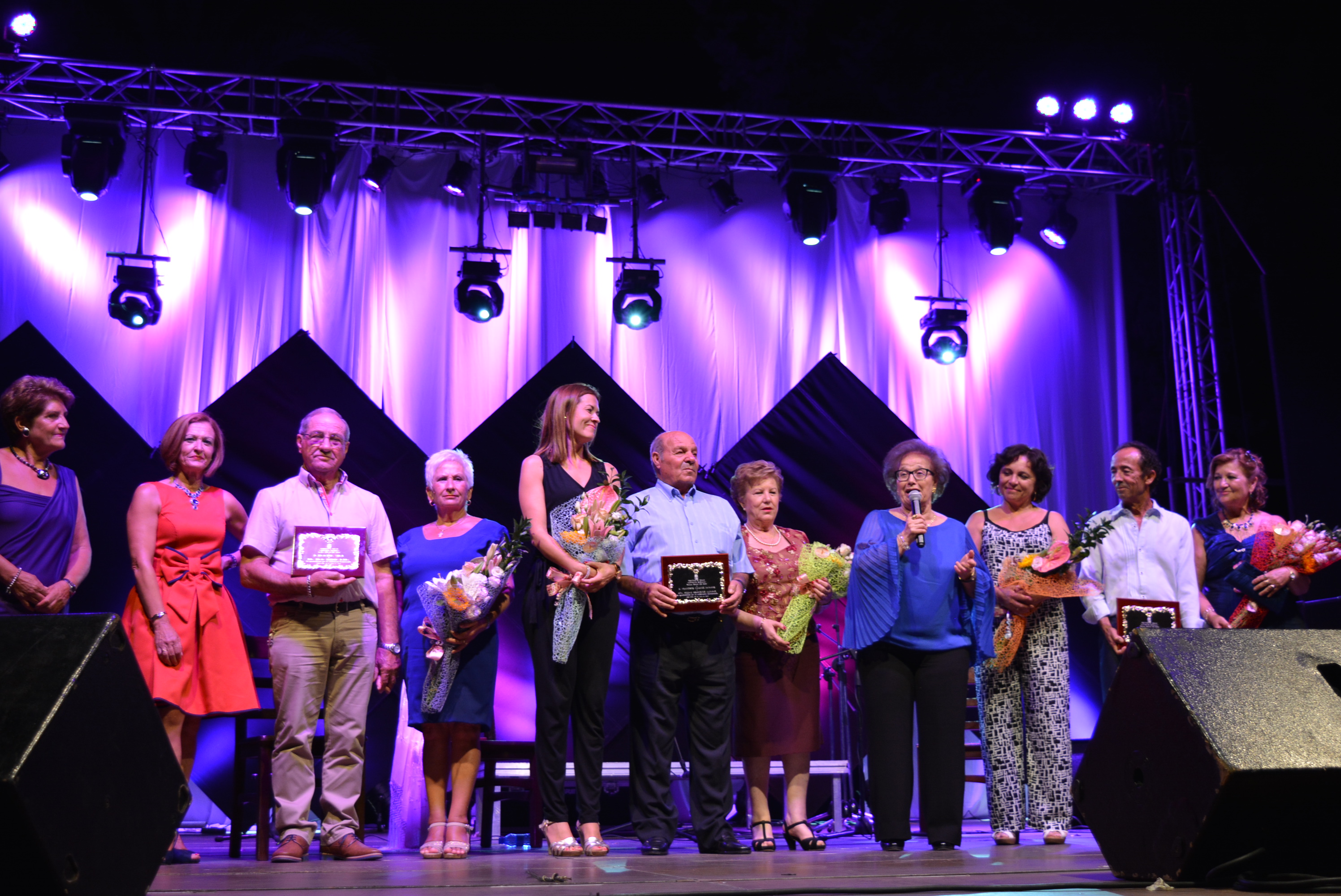 Águilas rinde homenaje a sus mayores