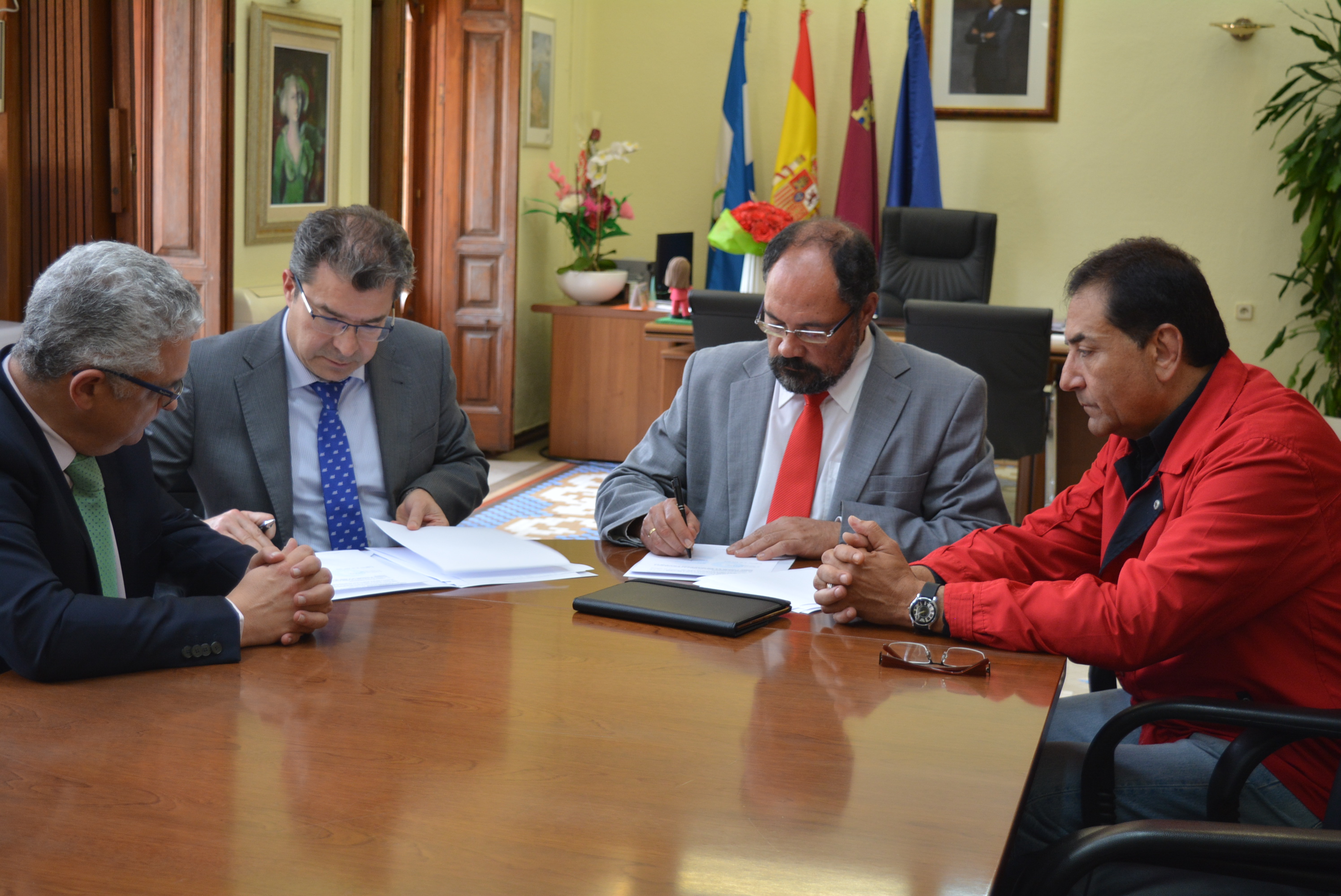 Ayuntamiento y Banco de Sabadell firman un convenio de colaboración para la gestión de tributos locales