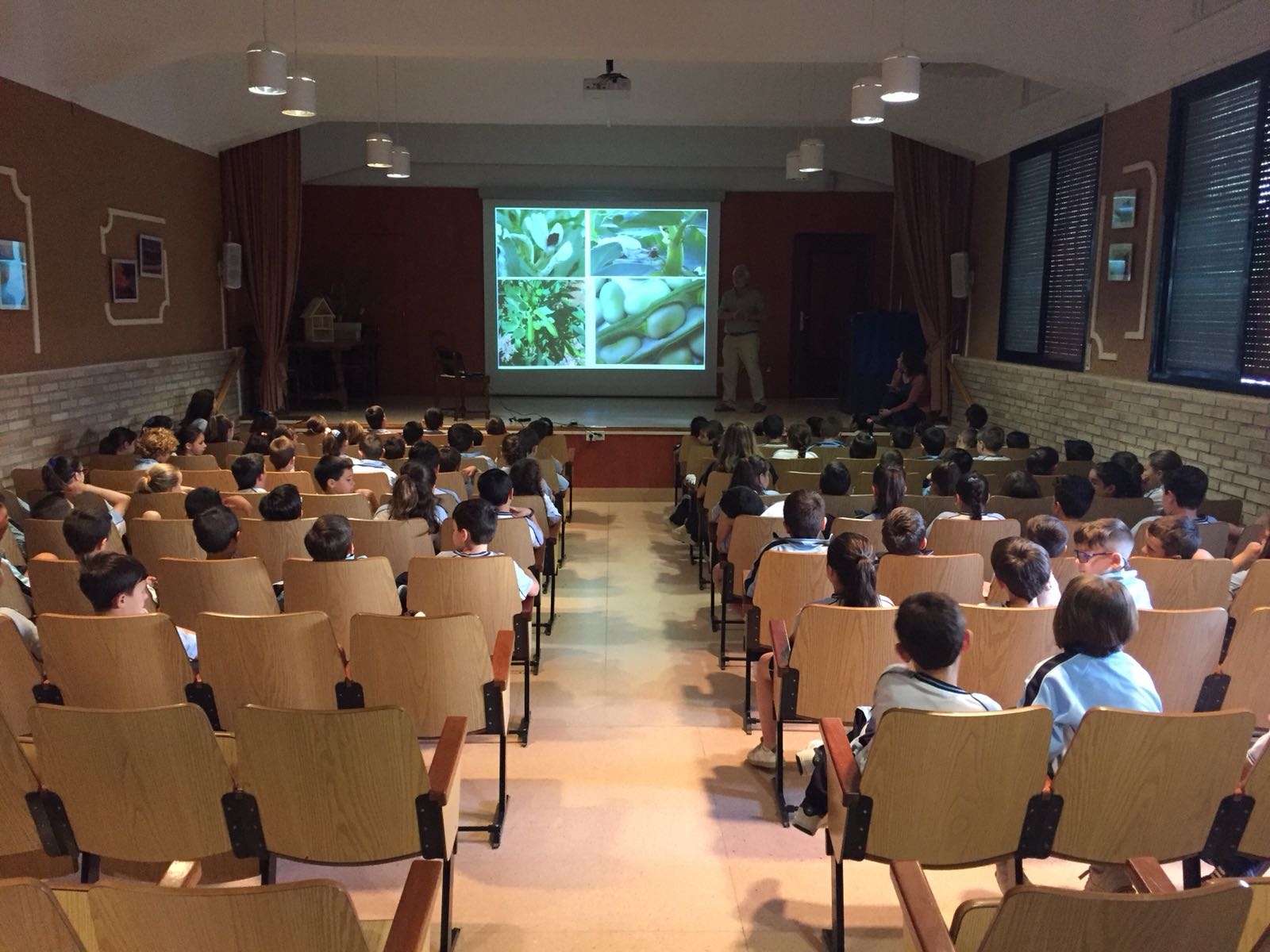 La concejalía de Medio Ambiente sigue dotando de “hoteles para insectos” a los huertos escolares de la localidad