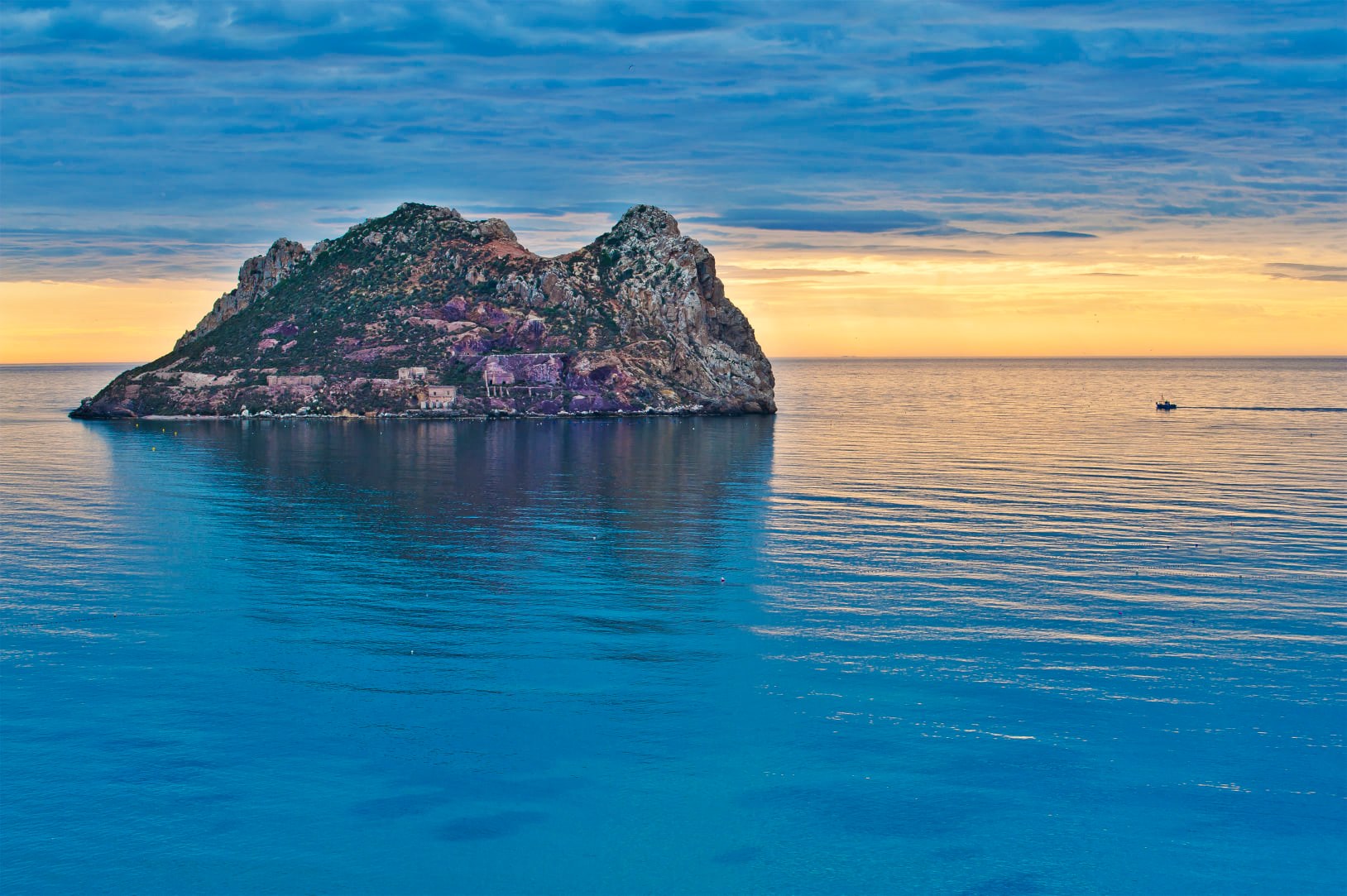 La Armada realizará intervenciones subacuáticas en la Bahía del Hornillo