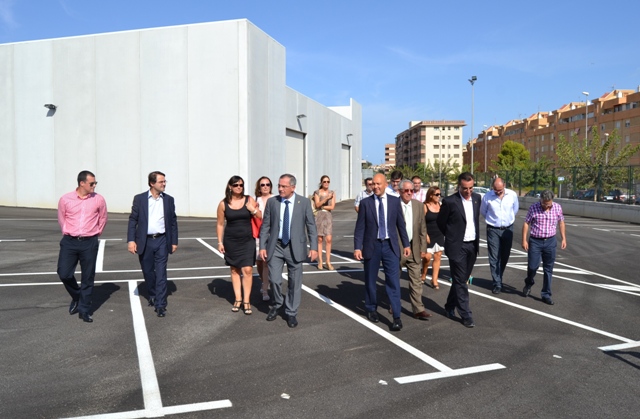 Inaugurado el nuevo parking público y nave polivalente de la calle Juan Pablo II   