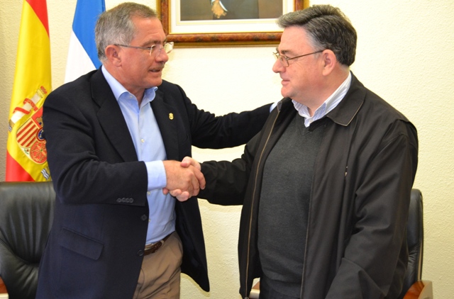 El Ayuntamiento y Cáritas firman un convenio mediante el que se contratarán a ciudadanos de Águilas en paro  