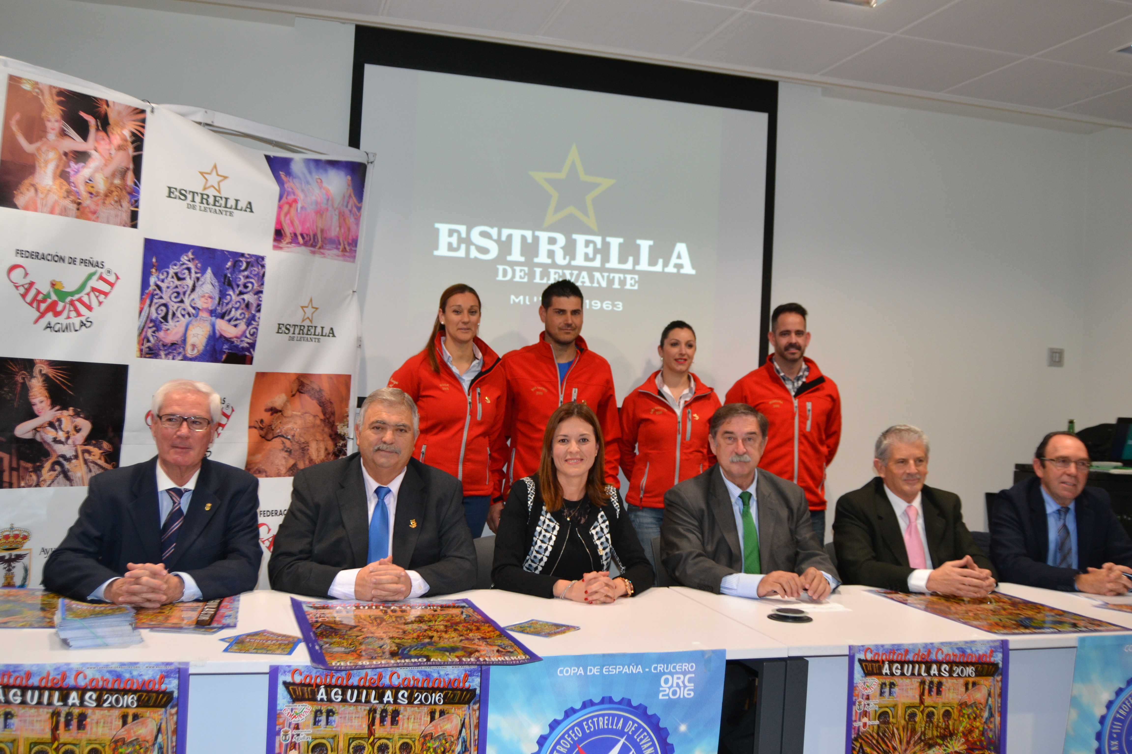 La alcaldesa de Águilas aplaude el trabajo de peñas y carnavaleros en la presentación oficial del Carnaval