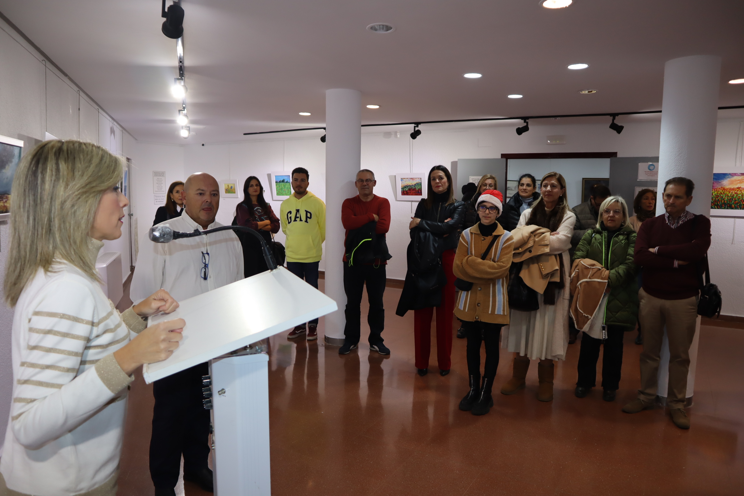 Los alumnos de Rafael Meca exponen sus obras en la Casa de la Cultura
