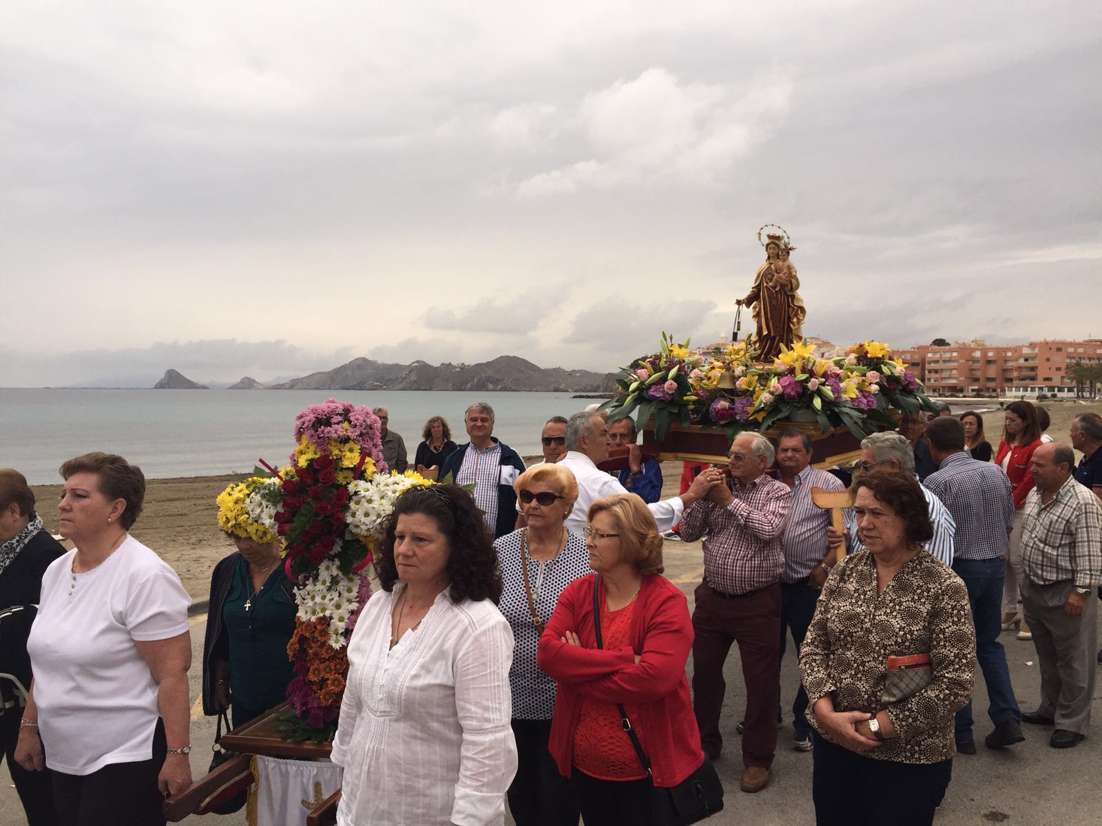 La bendición de la nueva imagen de la Virgen del Carmen, acto central de las fiestas de la Cruz de Mayo