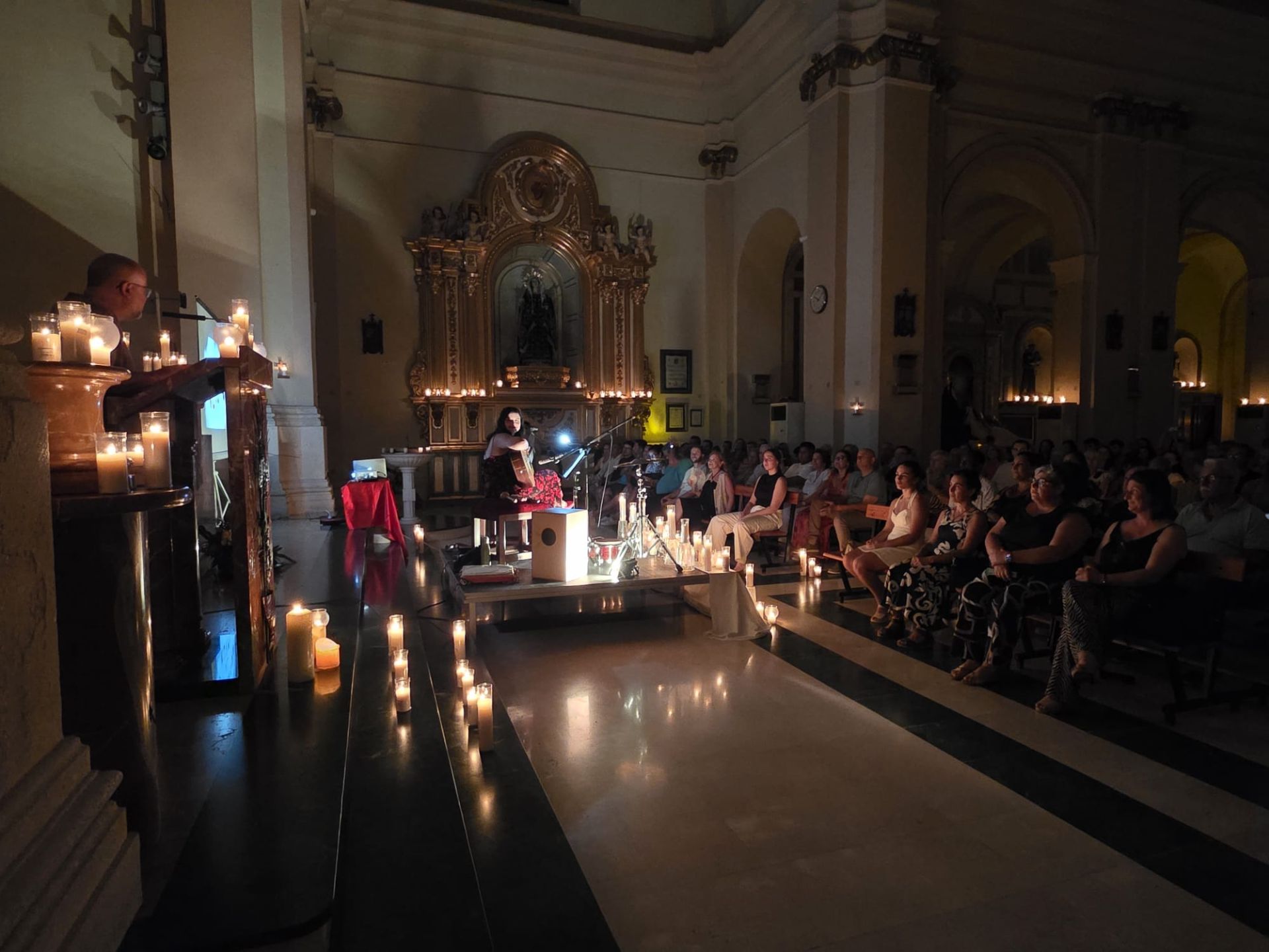 La iglesia de San José acoge un concierto solidario a la luz de las velas a favor del proyecto Kurmi de Bolivia