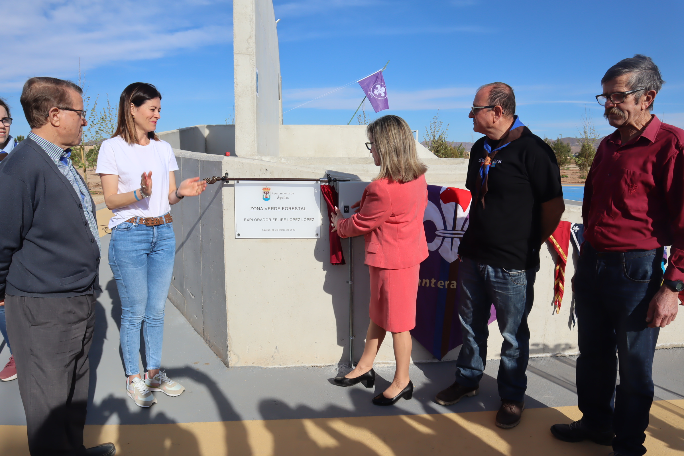 Los scouts rinden homenaje al explorador Felipe López López, que da nombre al nuevo bosque del Paseo de las Acacias
