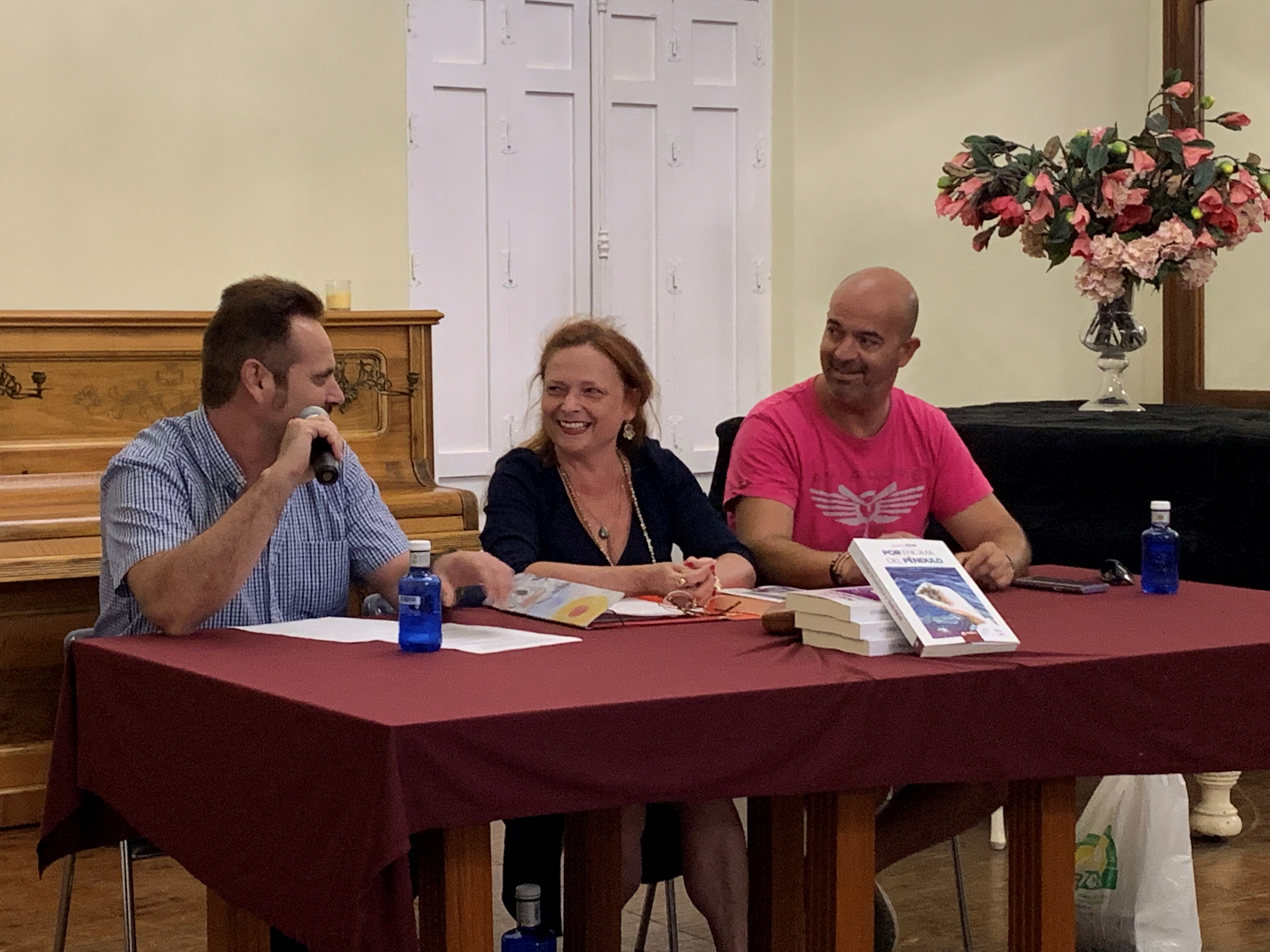 María Seng presenta en Águilas su libro “Por encima del péndulo”