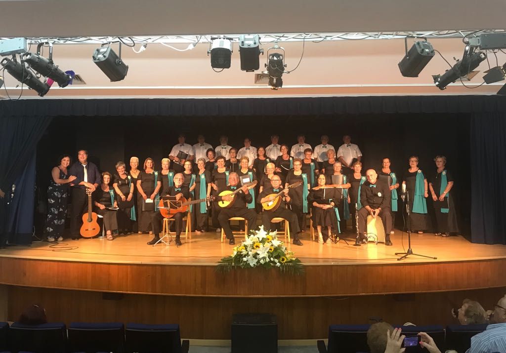 La Coral Polifónica del Centro de la Tercera Edad logra el aplauso unánime del público