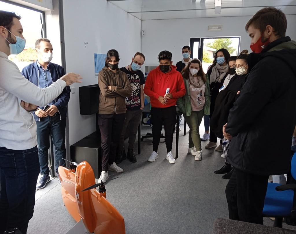 Alumnos del Instituto Alfonso Escámez visitan el Vivero de Empresas de Águilas