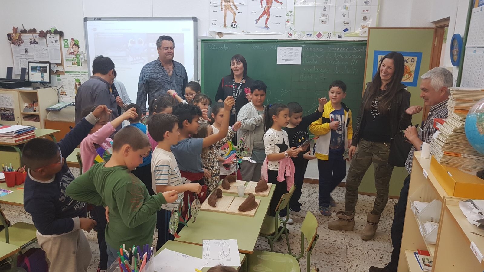 La Concejalía de Medio Ambiente y los alumnos del Mediterráneo desarrollan la campaña “Un hogar para las golondrinas”