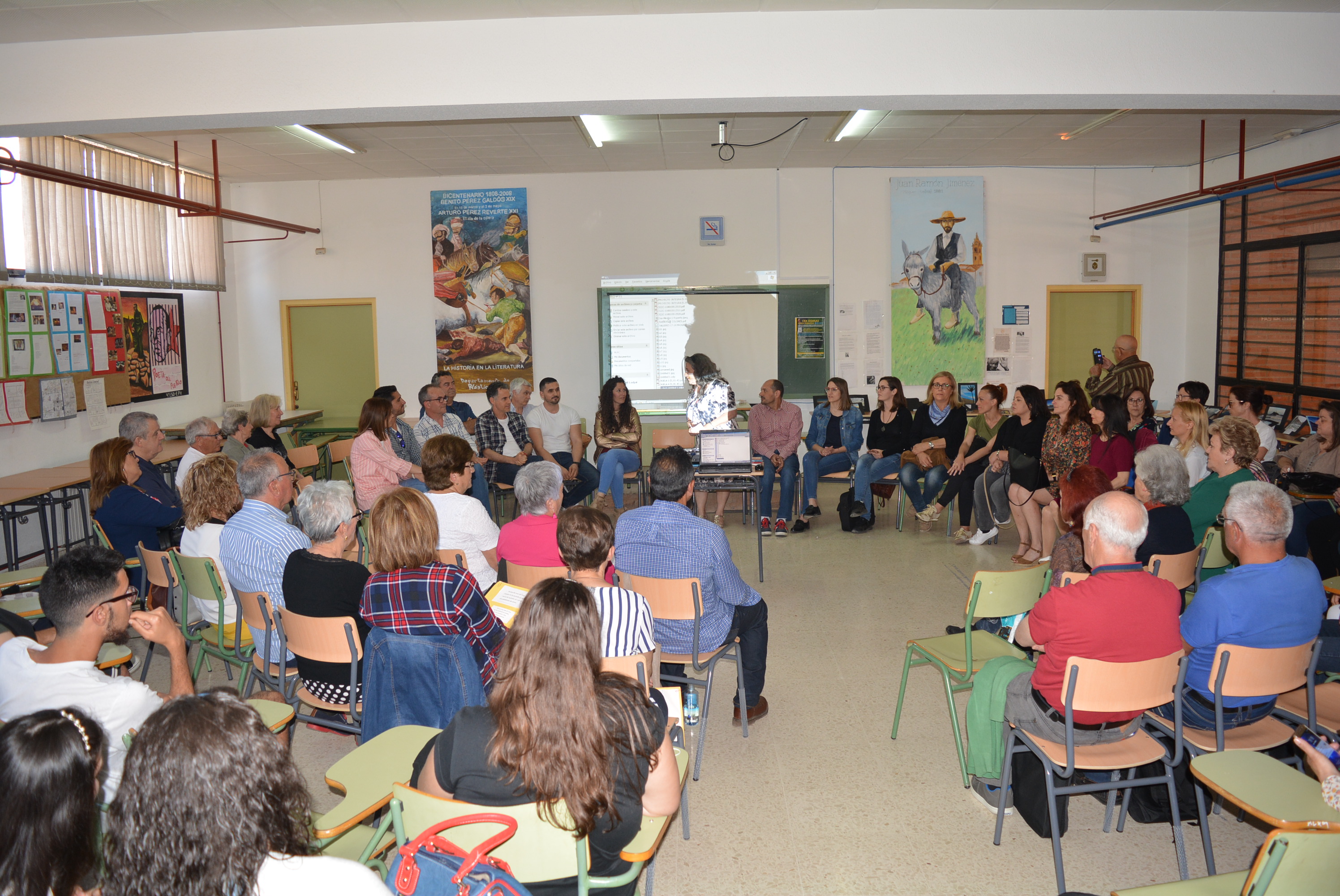 El Centro de Educación de Adultos celebra una jornada de puertas abiertas