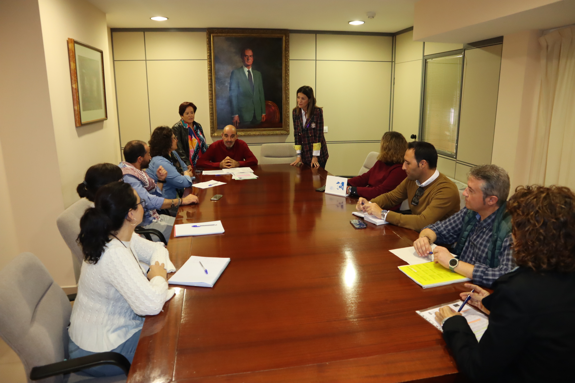 Los equipos directivos de los Institutos de la localidad participan en una reunión de planificación de las Jornadas de Sensibilización para Fomentar el Emprendimiento entre la Juventud Aguileña